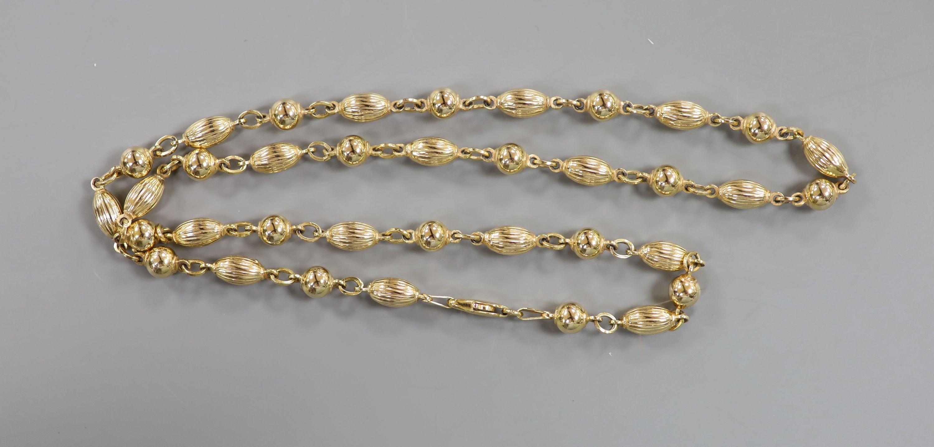 An Italian 375 Uno-A-Erre fluted bead and sphere link chain, 48cm, 16.5 grams.